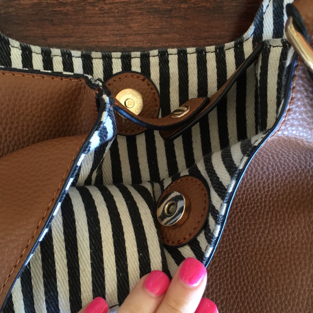 Brown Shoulder Purse - Picture 4 of 6